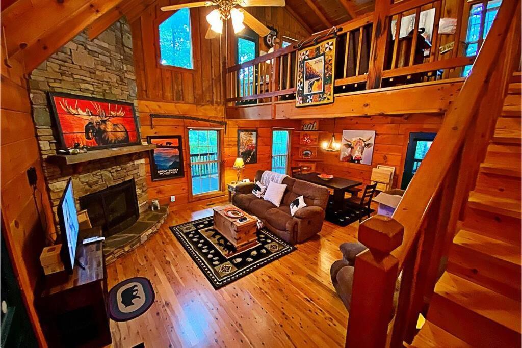 Gypsy Road - Privacy! Log Cabin With Hot Tub, Wifi, Directv And Arcade Севьервилл Экстерьер фото