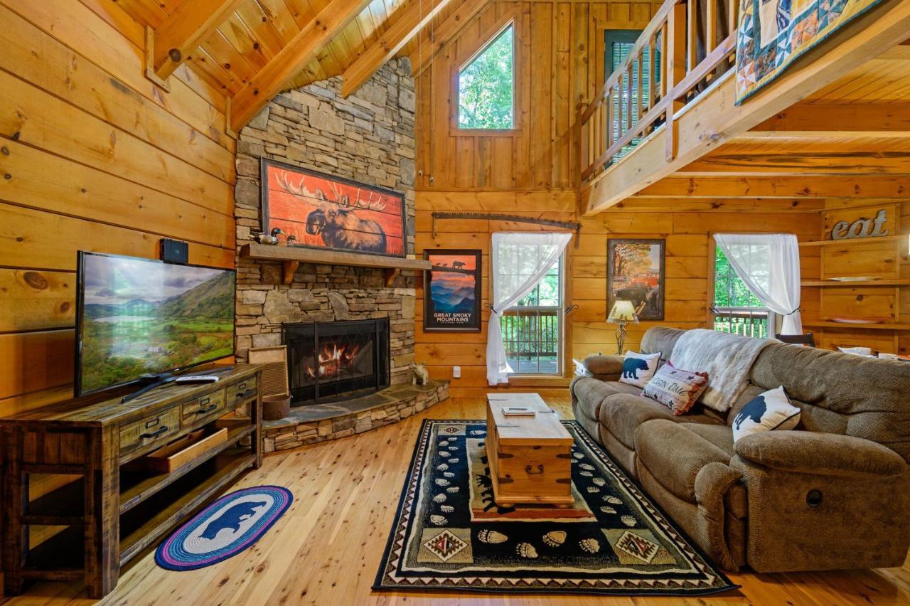 Gypsy Road - Privacy! Log Cabin With Hot Tub, Wifi, Directv And Arcade Севьервилл Экстерьер фото