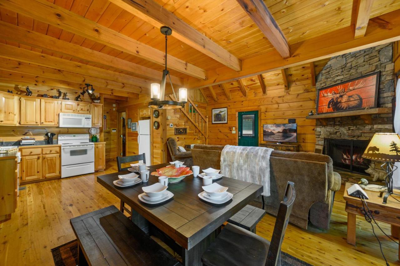 Gypsy Road - Privacy! Log Cabin With Hot Tub, Wifi, Directv And Arcade Севьервилл Экстерьер фото