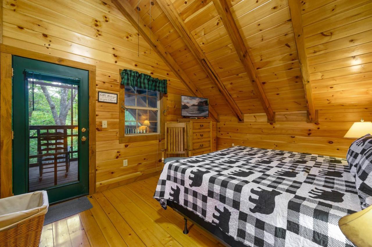 Gypsy Road - Privacy! Log Cabin With Hot Tub, Wifi, Directv And Arcade Севьервилл Экстерьер фото