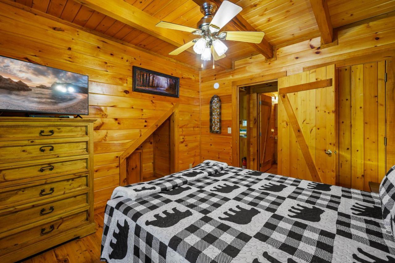 Gypsy Road - Privacy! Log Cabin With Hot Tub, Wifi, Directv And Arcade Севьервилл Экстерьер фото