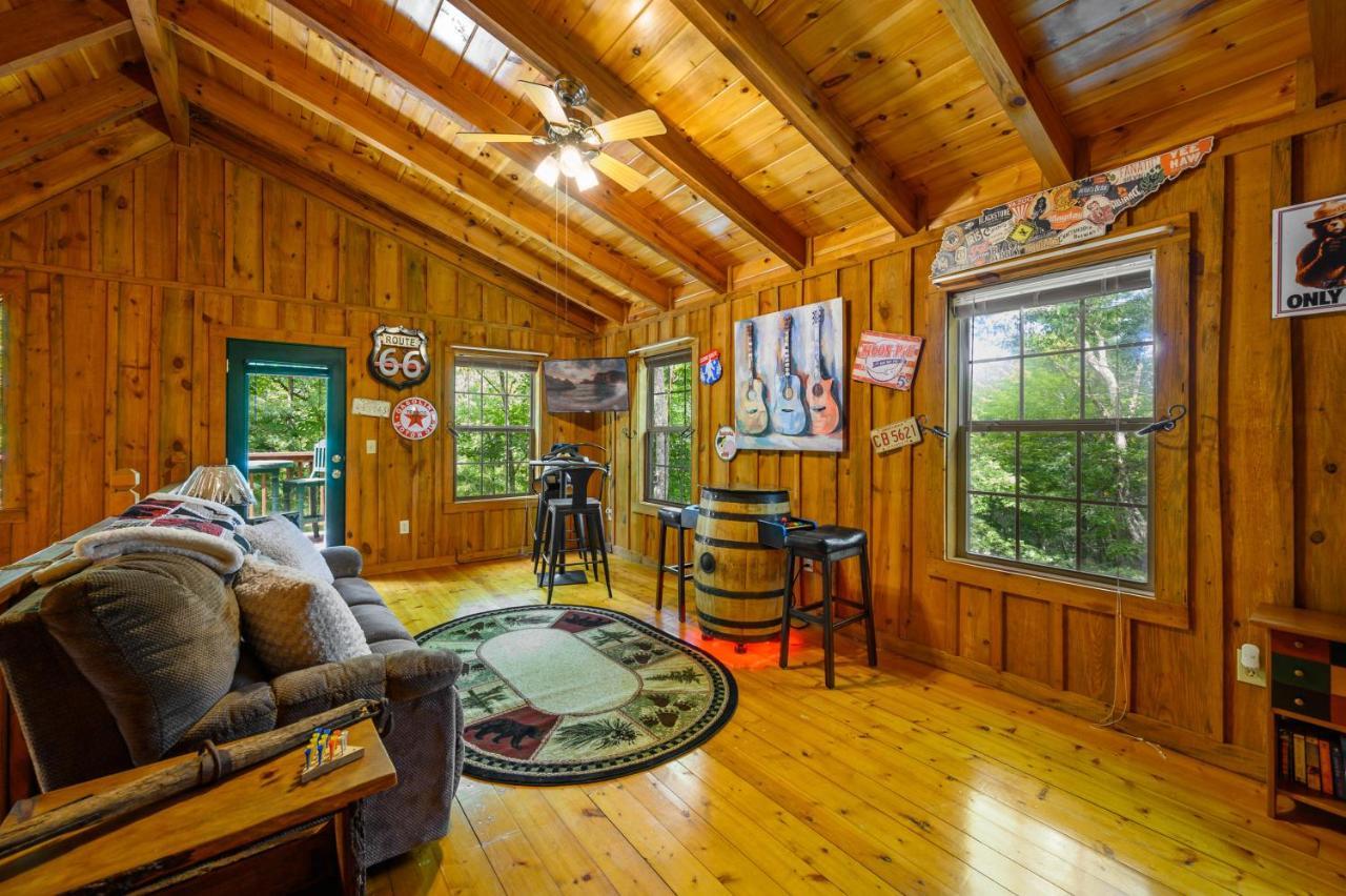 Gypsy Road - Privacy! Log Cabin With Hot Tub, Wifi, Directv And Arcade Севьервилл Экстерьер фото